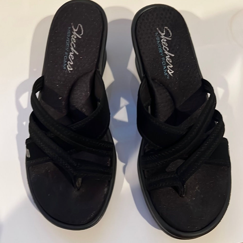 Sketchers sandals